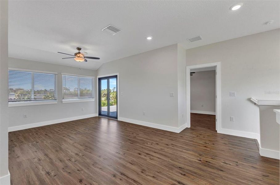 Spacious, unfurnished interior of a new home in , Port Charlotte (Image 42).