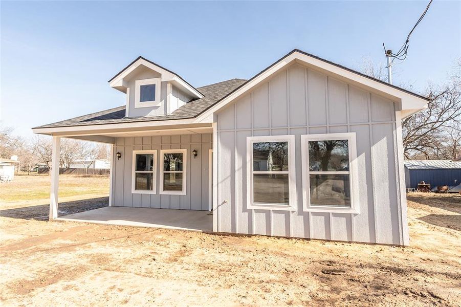 Exterior details and patio area of a home in , Nocona (Image 21).