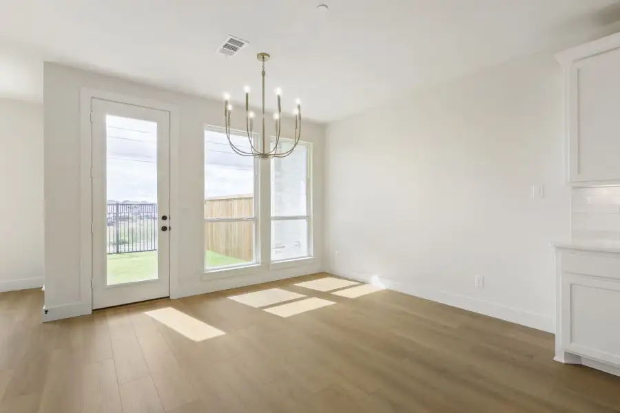 3160 Sir River - Dining Area