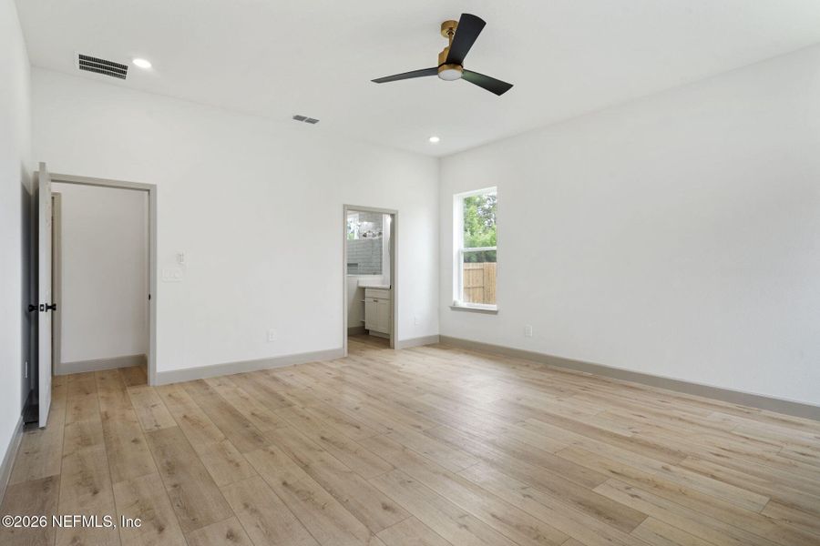 Spacious, unfurnished interior of a new home in , Orange Park (Image 40).
