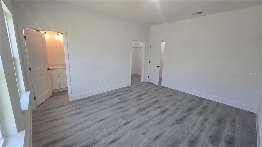 Spacious, unfurnished interior of a new home in , Citrus Springs (Image 30).