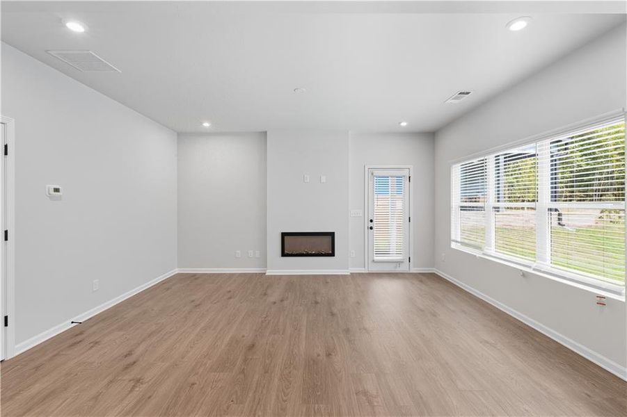 Spacious, unfurnished interior of a new home in Meadow Pines, Dallas (Image 8).