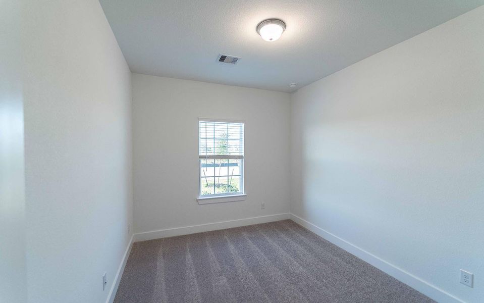 Spacious, unfurnished interior of a new home in River Ranch Meadows, Dayton (Image 11).