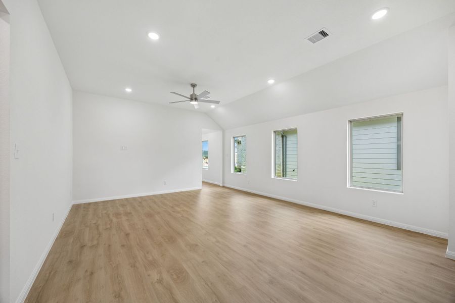 Spacious, unfurnished interior of a new home in Riviera Pines, Huffman (Image 18).