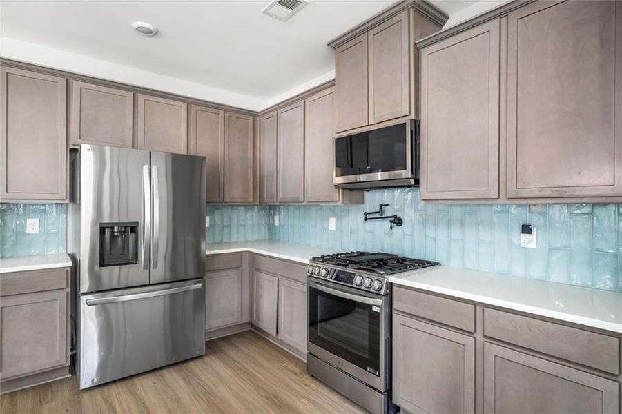 Furnished interior view inside a new home in , Dallas (Image 8).