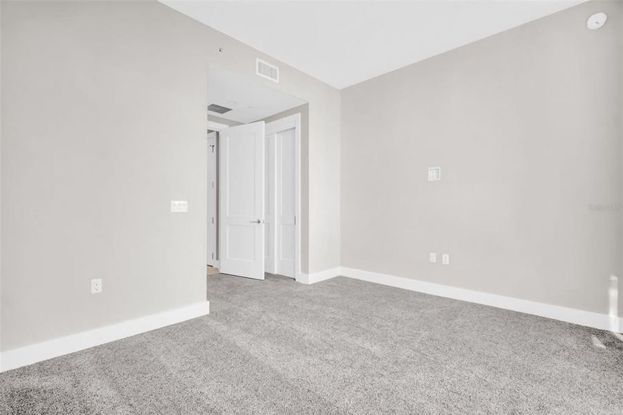 Spacious, unfurnished interior of a new home in , St. Petersburg (Image 61).