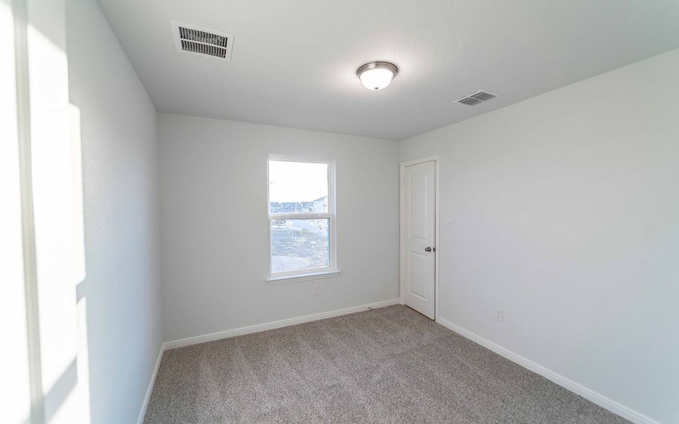 Spacious, unfurnished interior of a new home in Swenson Heights, Seguin (Image 14).