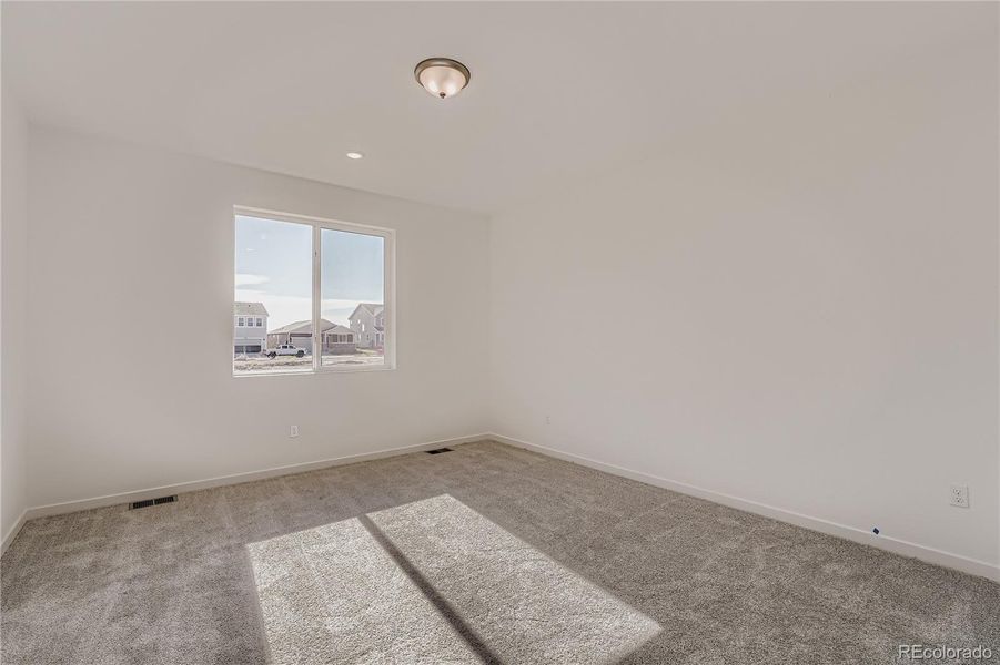 Spacious, unfurnished interior of a new home in Wolf Creek Run, Strasburg (Image 18).