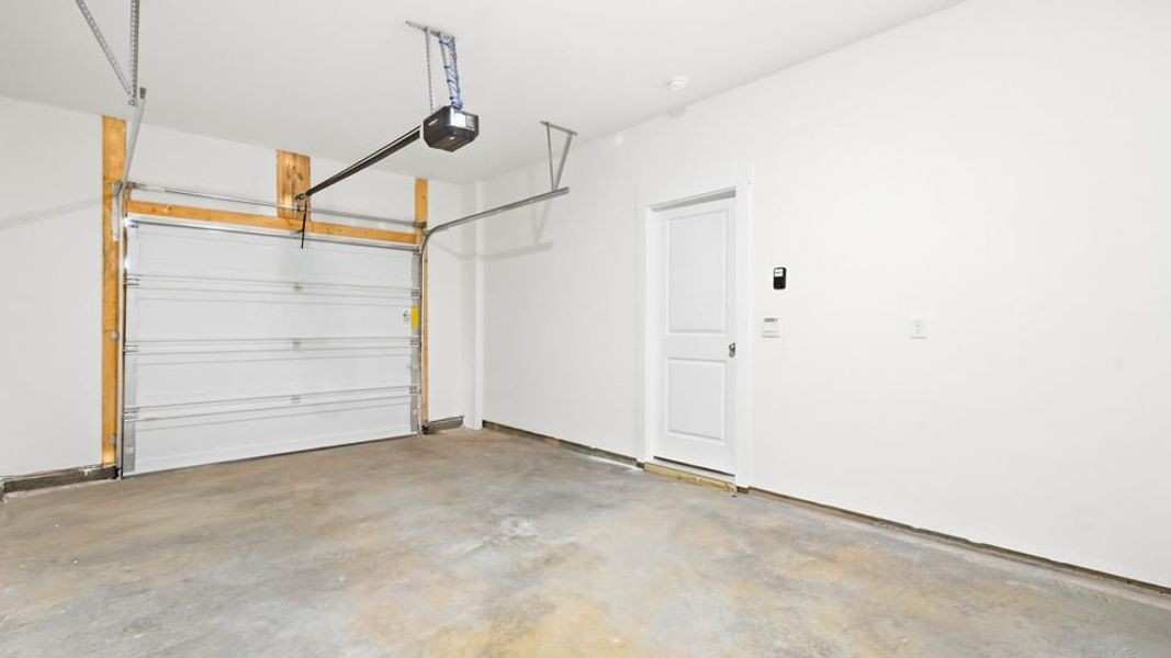 Spacious, unfurnished interior of a new home in The Arbor Townhomes, Kingsport (Image 22).