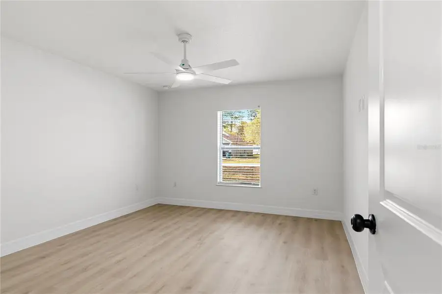 Spacious, unfurnished interior of a new home in , Weeki Wachee (Image 15).