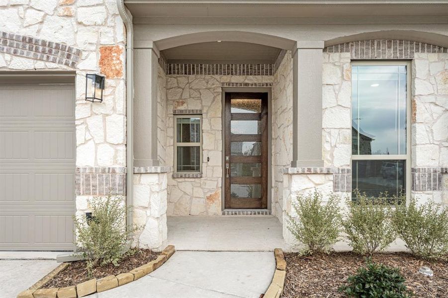 Exterior details and patio area of a home in Liberty, Melissa (Image 3).