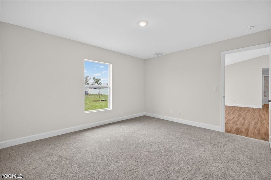 Spacious, unfurnished interior of a new home in Cape Coral, Cape Coral (Image 19).