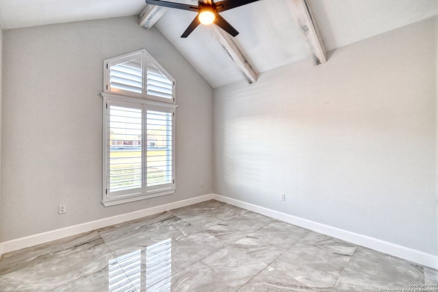 Spacious, unfurnished interior of a new home in , Uvalde (Image 29).