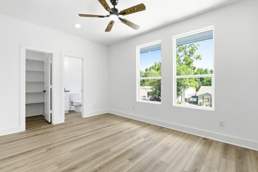 Spacious, unfurnished interior of a new home in , Houston (Image 10).