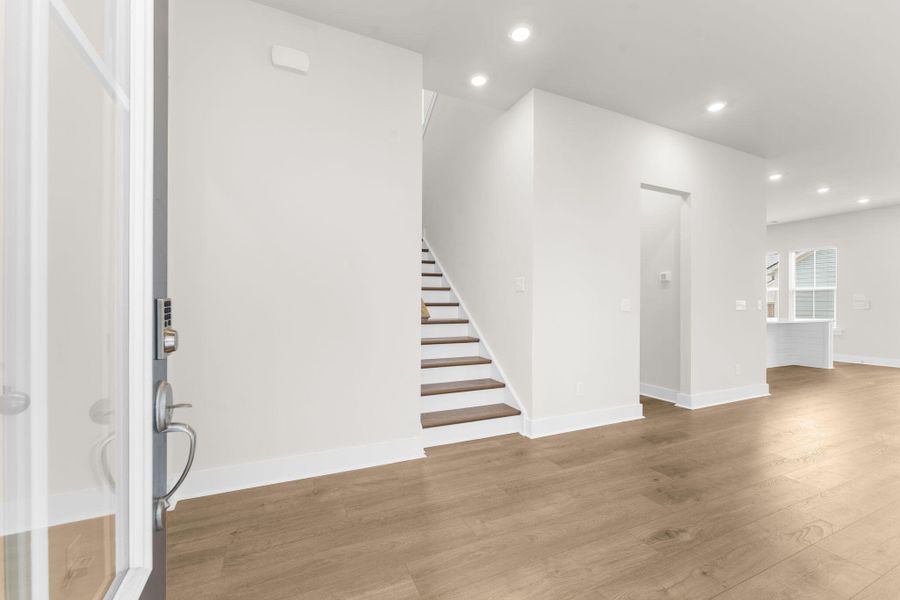 Spacious, unfurnished interior of a new home in Carnes Crossroads, Summerville (Image 36).