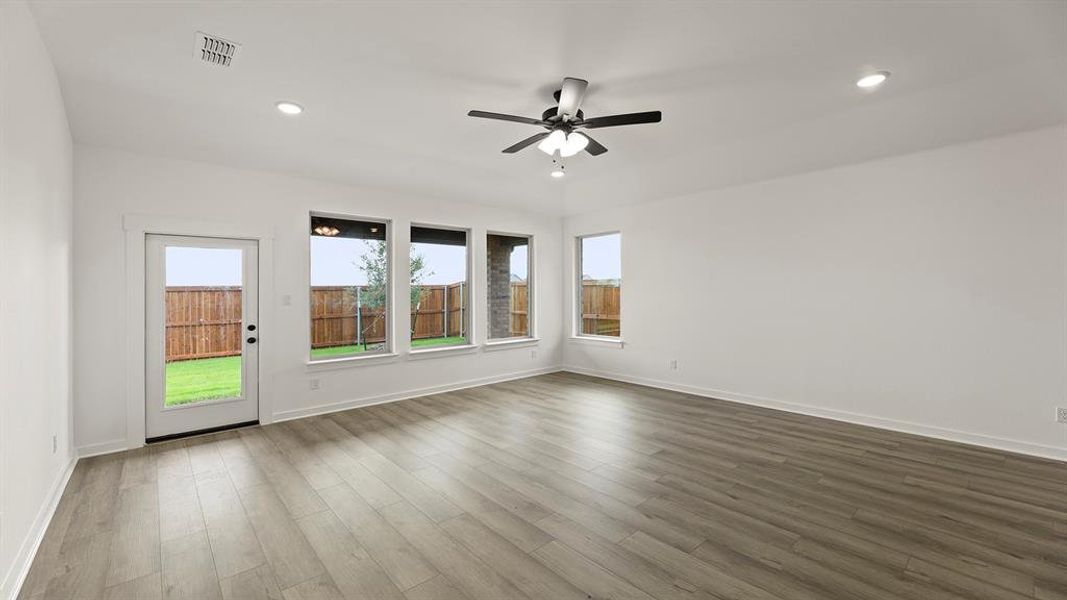 16. 1331 Burgess - Family (2) 16. 1331 Burgess - Family (2)