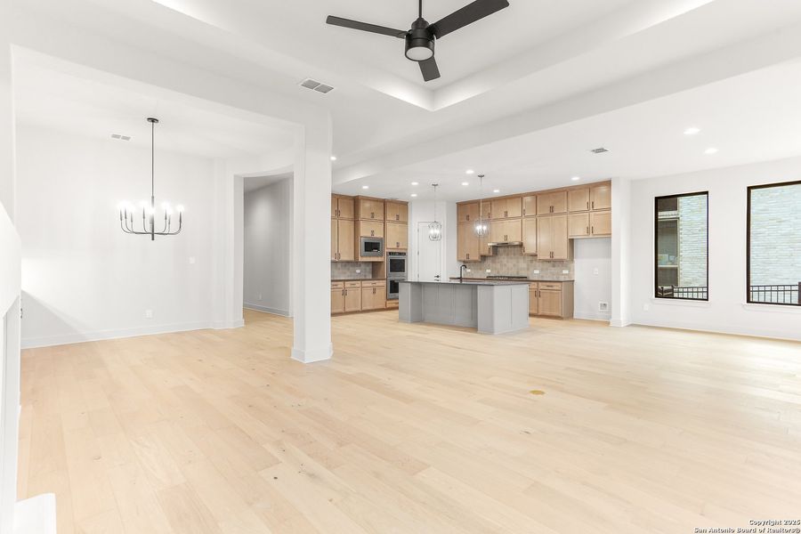 Spacious, unfurnished interior of a new home in Esperanza - 70', Boerne (Image 20).