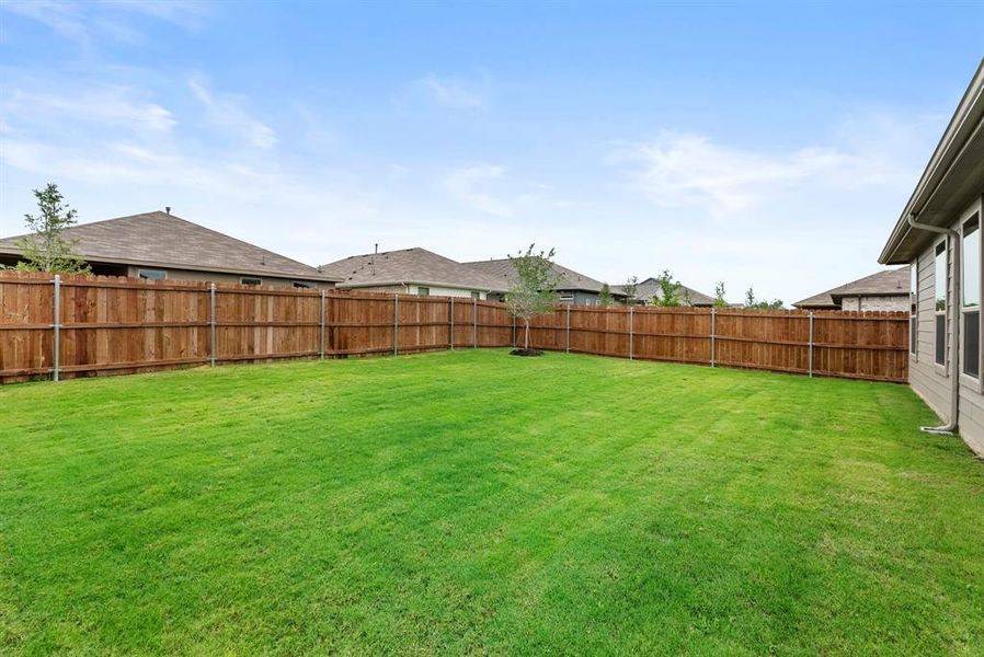 Exterior details and patio area of a home in Terra Trace, Fort Worth (Image 3).