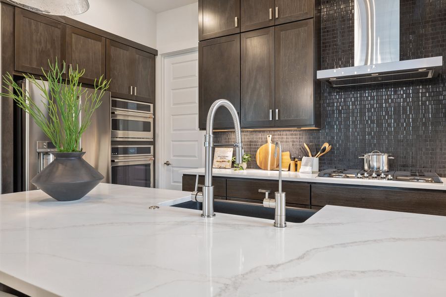 Representative interior finishes for a home built from the Linden by Tri Pointe Homes in Wolf Ranch, Georgetown (Image 23).