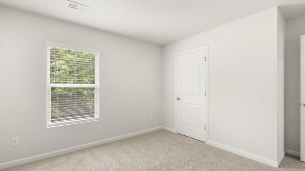 Spacious, unfurnished interior of a new home in Oaks at Cedar Grove, Fairburn (Image 23).
