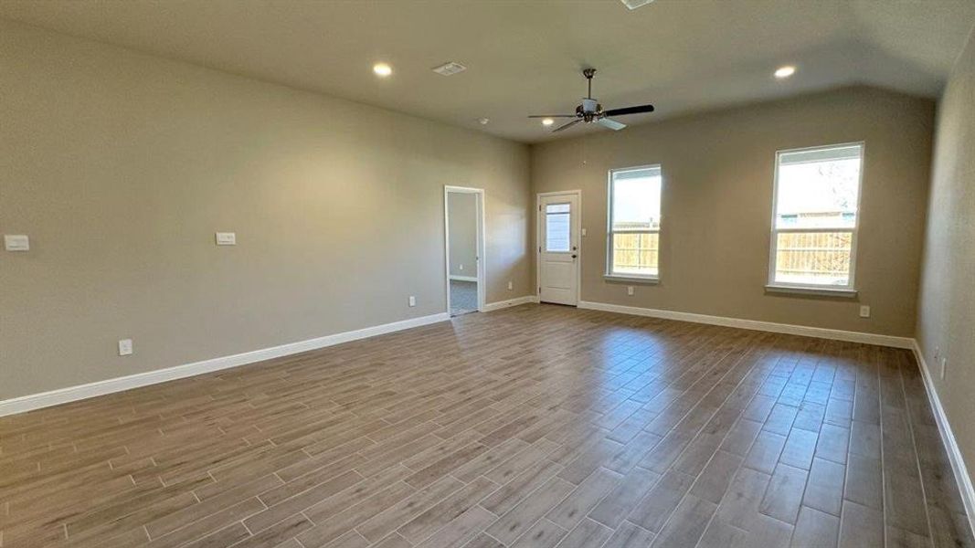Spacious, unfurnished interior of a new home in Rock Creek West, Fort Worth (Image 13). Spacious, unfurnished interior of a new home in Rock Creek West, Fort Worth (Image 13).