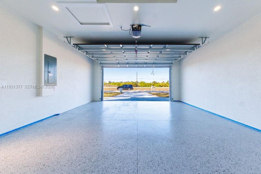 Spacious, unfurnished interior of a new home in , Lehigh Acres (Image 19).