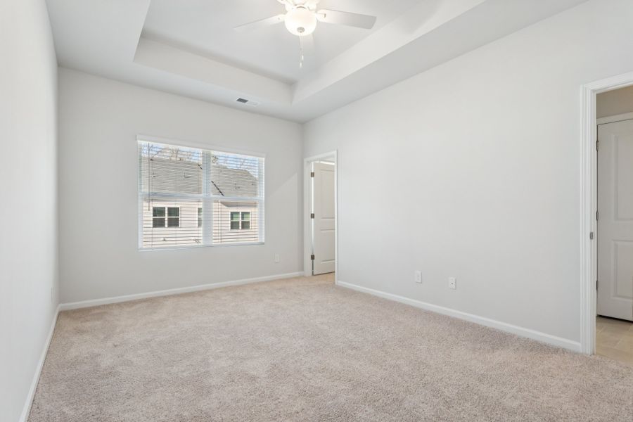 Spacious, unfurnished interior of a new home in Lakeview Village, Charlotte (Image 15).