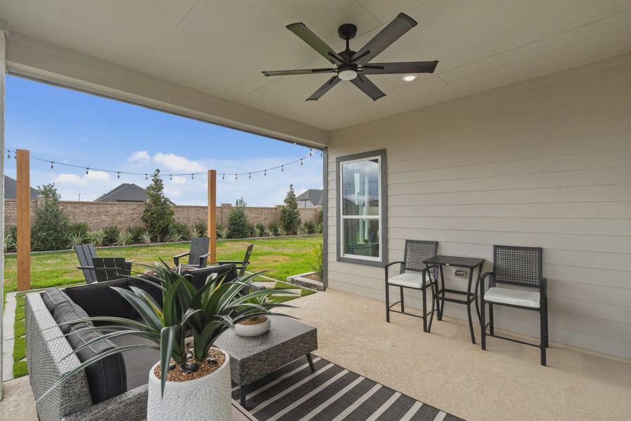 Exterior details and patio area of a home in Westland Ranch, League City (Image 33).