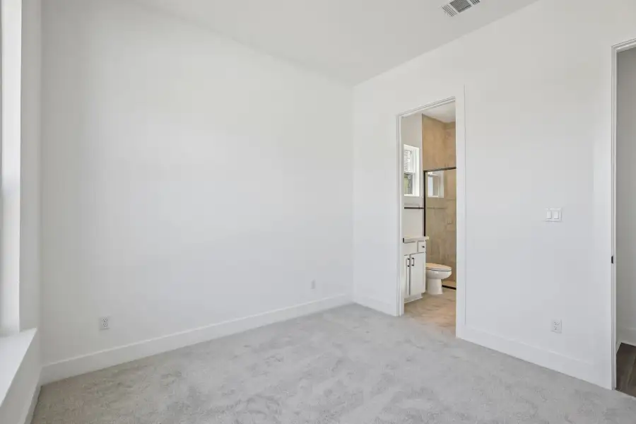 Spacious, unfurnished interior of a new home in Easton Park, Austin (Image 28).