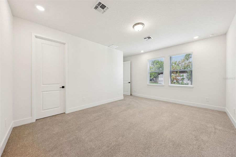 Spacious, unfurnished interior of a new home in Ridgehaven - Signature Series, Ormond Beach (Image 54).