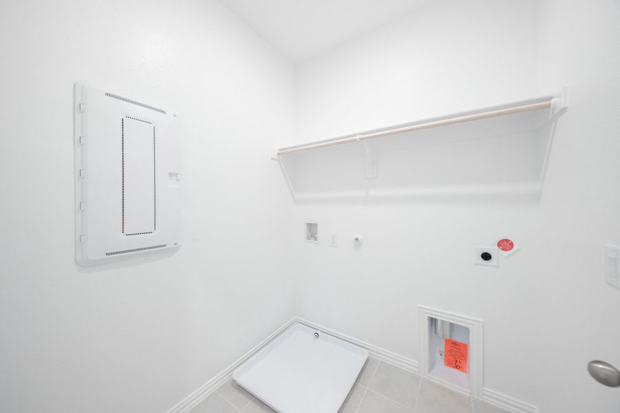 Spacious, unfurnished interior of a new home in Churchill, Anna (Image 15).