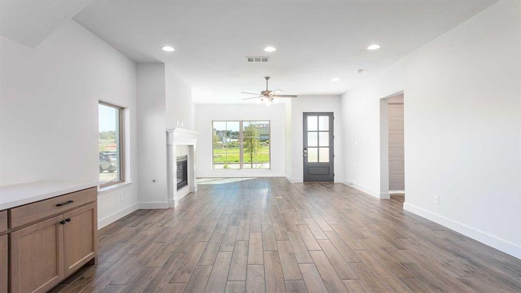 Spacious, unfurnished interior of a new home in The Heights At Uptown Celina 45', Celina (Image 16).