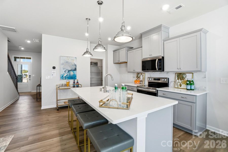 For representation purposes of floorplan only, actual homesite is under construction and design and structural options may vary For representation purposes of floorplan only, actual homesite is under construction and design and structural options may vary