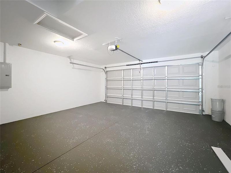 Spacious, unfurnished interior of a new home in , Dunnellon (Image 24).