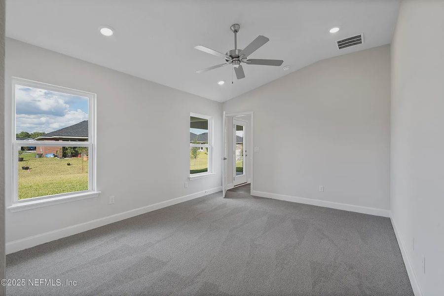 Spacious, unfurnished interior of a new home in Shadow Crest at Rolling Hills, Green Cove Springs (Image 19).