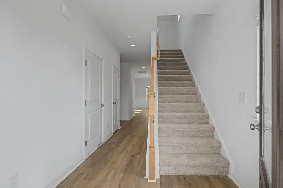 Spacious, unfurnished interior of a new home in The Oaks, Clarksville (Image 7).