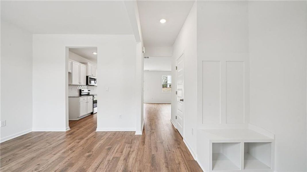 Spacious, unfurnished interior of a new home in Sherwood Manor, College Park (Image 33).