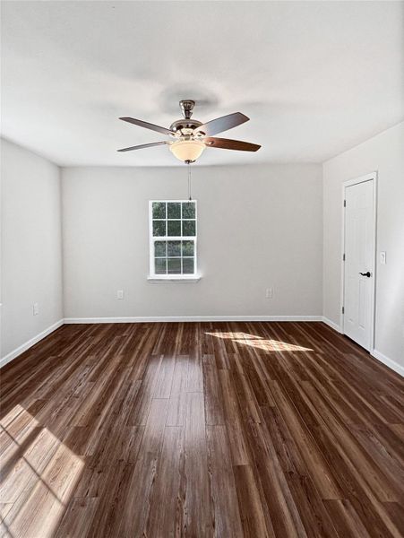 Spacious, unfurnished interior of a new home in , Jasper (Image 13).