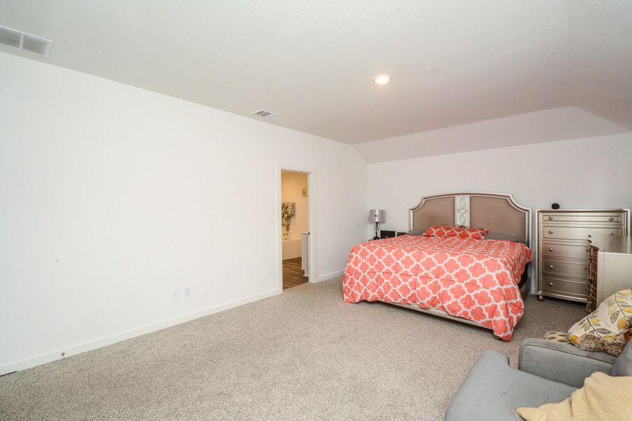 Furnished interior view inside a new home in , Rosharon (Image 15).