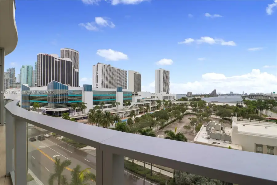 Condo located in Miami, FL showcasing its design and architecture (Image 33).