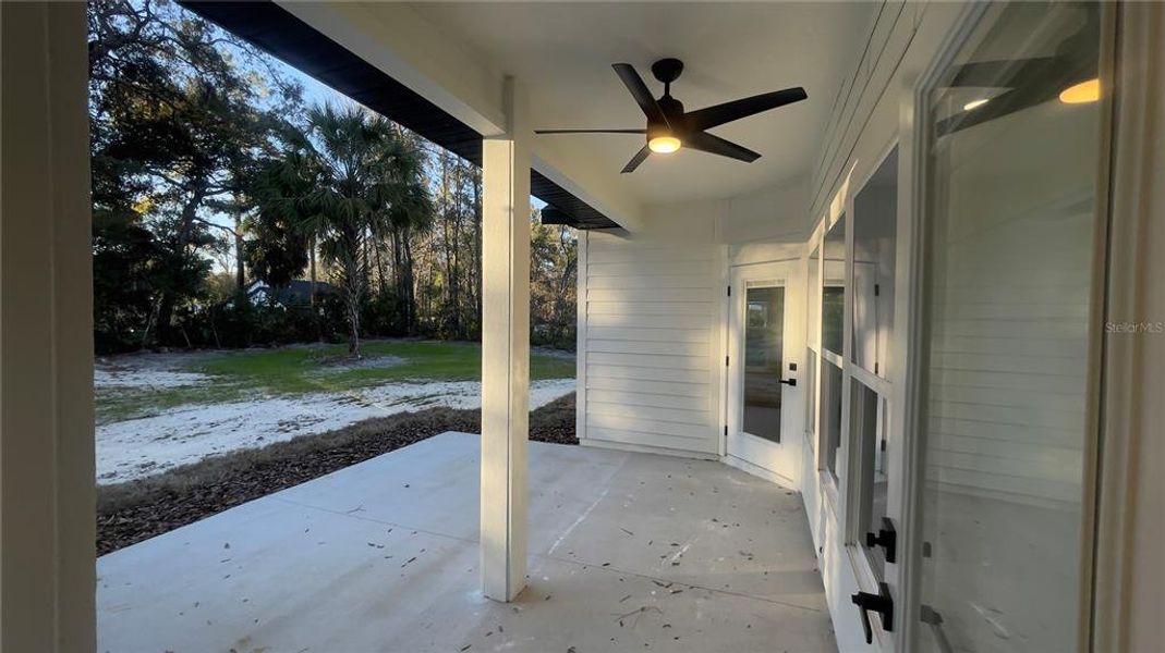 Exterior details and patio area of a home in , Chiefland (Image 29).