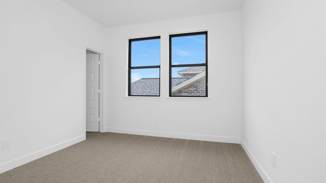 Spacious, unfurnished interior of a new home in Valencia, Manvel (Image 11).