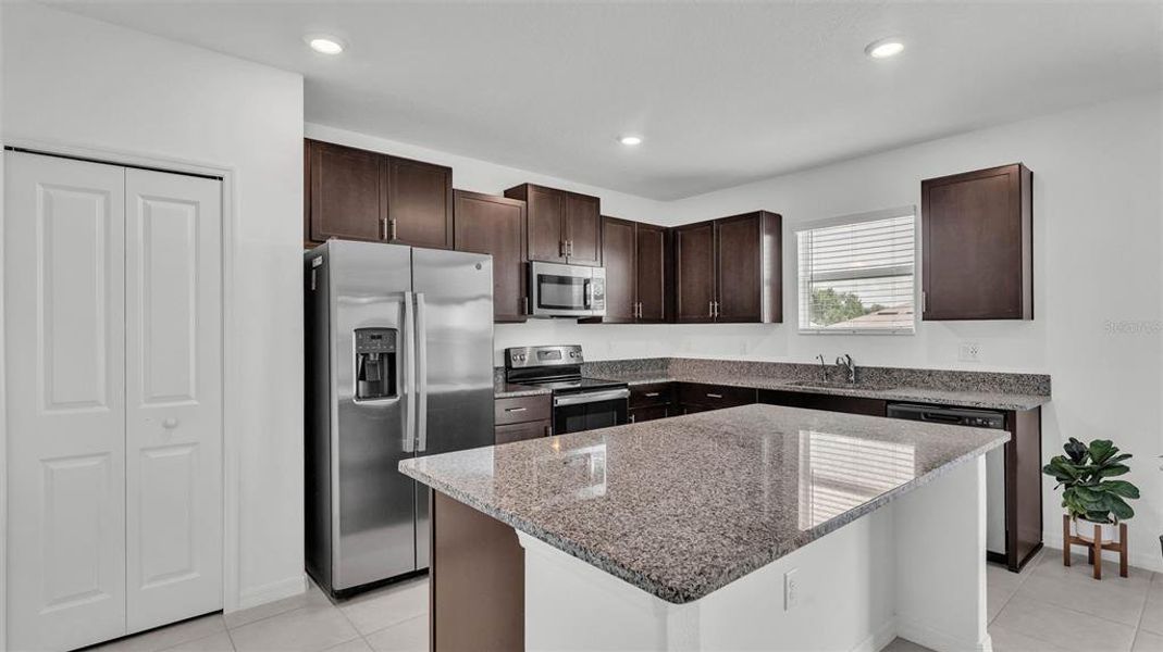 Furnished interior view inside a new home in , Bartow (Image 19).