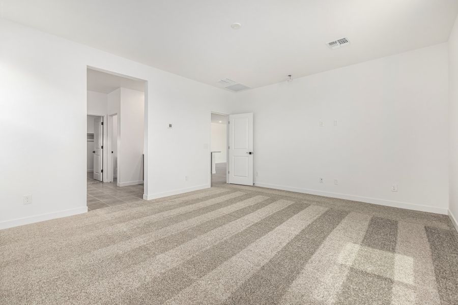 Spacious, unfurnished interior of a new home in Bentridge, Buckeye (Image 9).