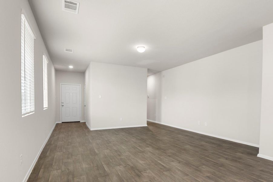 Spacious, unfurnished interior of a new home in Casetta Ranch, Kyle (Image 30).