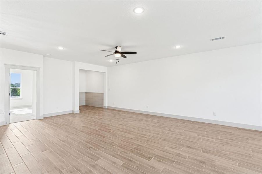 Spacious, unfurnished interior of a new home in , Granbury (Image 35).