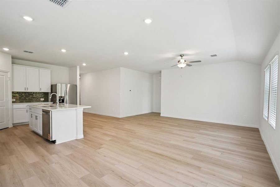 Spacious, unfurnished interior of a new home in Westmoor, Sherman (Image 29). Spacious, unfurnished interior of a new home in Westmoor, Sherman (Image 29).