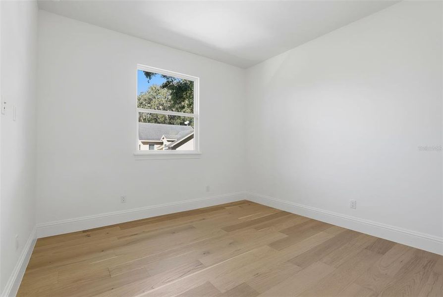 Spacious, unfurnished interior of a new home in , Orlando (Image 25).