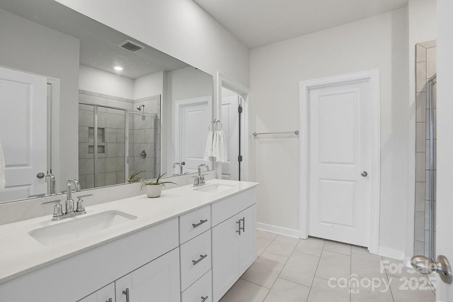 Dual vanity Dual vanity