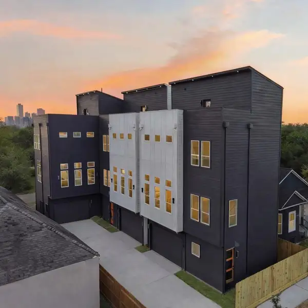 Condo located in Houston, TX showcasing its design and architecture (Image 4).